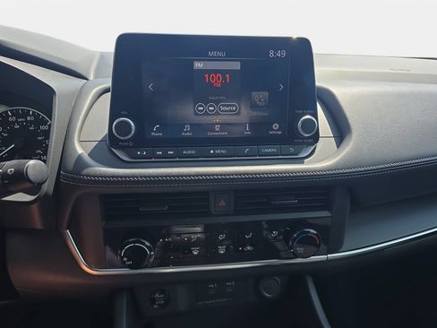 Used 2024 Nissan Rogue S FWD image 19