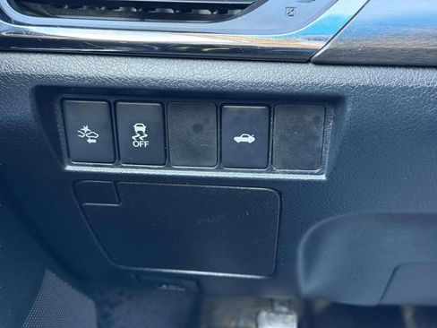 Used 2018 Toyota Avalon XLE image 17