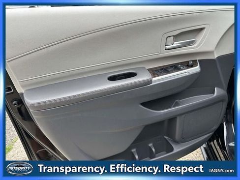Used 2024 Toyota Sienna XLE FWD image 22