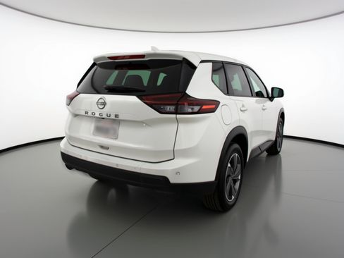 Used 2025 Nissan Rogue SV image 9