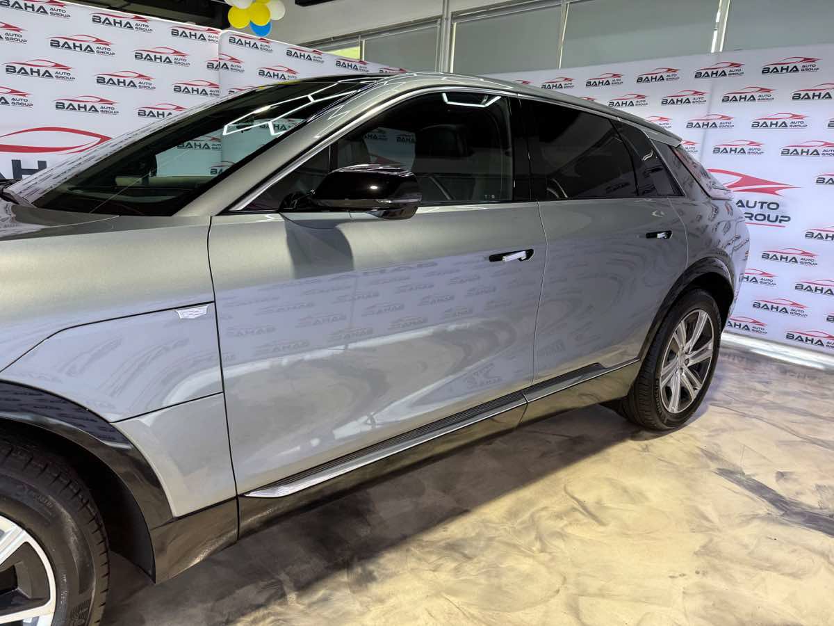 Used 2024 Cadillac Lyriq Tech AWD/4WD image 6