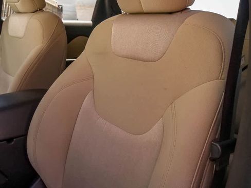 Used 2016 Jeep Cherokee Sport FWD image 21