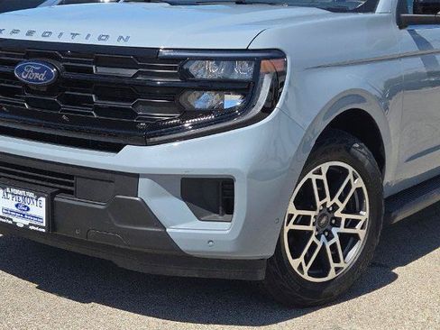 Certified 2025 Ford Expedition Active AWD/4WD image 3