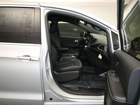 New 2026 Chrysler Pacifica Select image 27