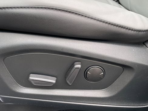 Used 2021 Ford Explorer XLT w/ Equipment Group 202A image 11