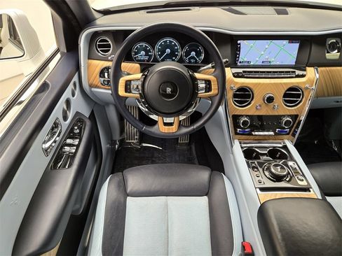 Certified 2019 Rolls-Royce Cullinan image 22