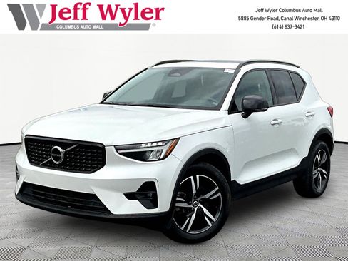 Used 2023 Volvo XC40 B5 Plus AWD/4WD image 1