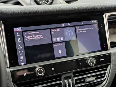 Used 2024 Porsche Macan w/ Premium Plus Package image 35