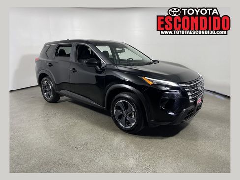 Used 2025 Nissan Rogue SV FWD image 1