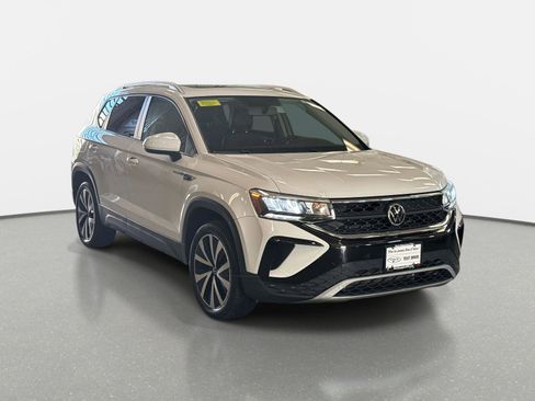 Certified 2022 Volkswagen Taos SE image 3