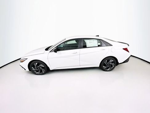 New 2025 Hyundai Elantra SEL image 4