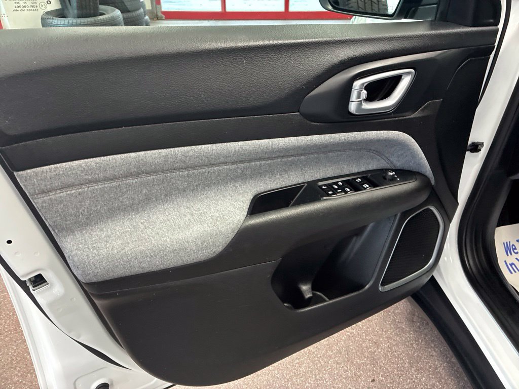 Certified 2023 Jeep Compass Latitude AWD/4WD image 7