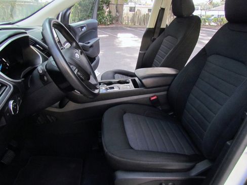 Used 2021 Ford Edge SE image 17