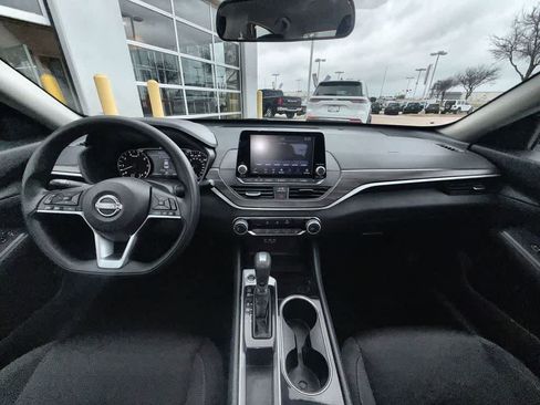 Used 2024 Nissan Altima 2.5 SV image 15