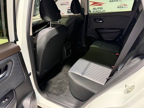 Used 2023 Nissan Rogue SV image 37