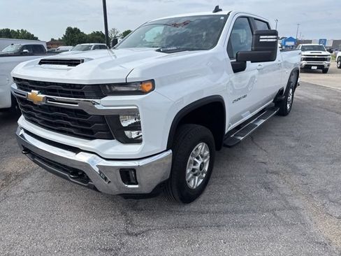 Used 2025 Chevrolet Silverado 2500 LT w/ Convenience Package AWD/4WD image 3