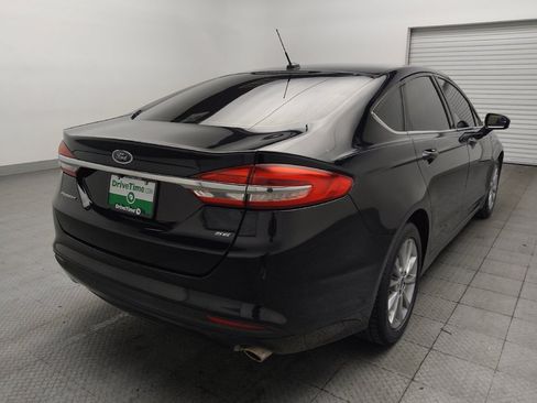 Used 2017 Ford Fusion SE FWD image 9