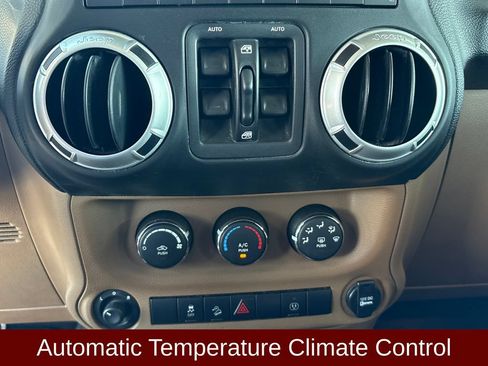 Used 2013 Jeep Wrangler Unlimited Sahara w/ Connectivity Group AWD/4WD image 14