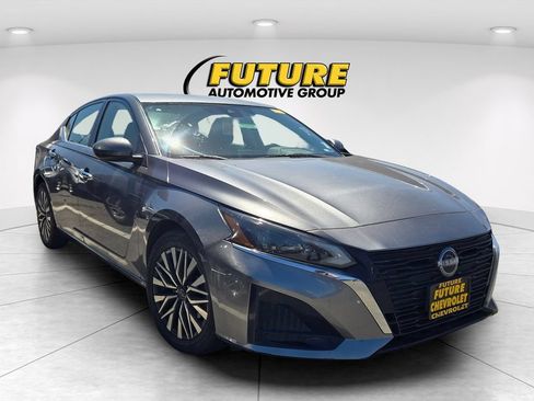 Used 2023 Nissan Altima 2.5 SV FWD image 1