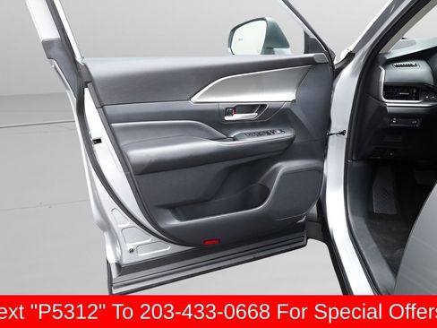 Certified 2025 Toyota Grand Highlander AWD image 15