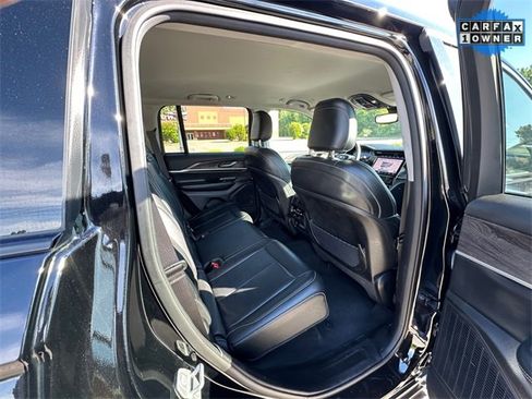Used 2023 Jeep Grand Cherokee Limited image 17