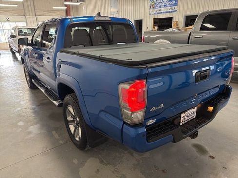 Used 2018 Toyota Tacoma Limited AWD/4WD image 7