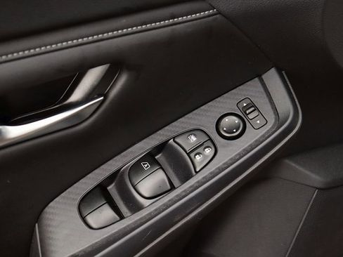 Used 2024 Nissan Sentra SV image 11