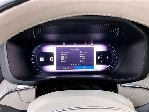 Certified 2024 Volvo XC60 B5 Ultimate w/ Protection Package Premier AWD/4WD image 27