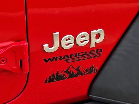 Used 2018 Jeep Wrangler Sport AWD/4WD image 21