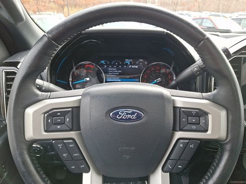 Used 2022 Ford F250 Lariat w/ Black Appearance Package image 21