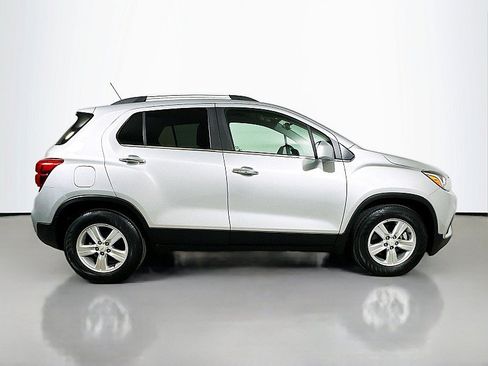 Used 2018 Chevrolet Trax LT w/ LT Convenience Package FWD image 8