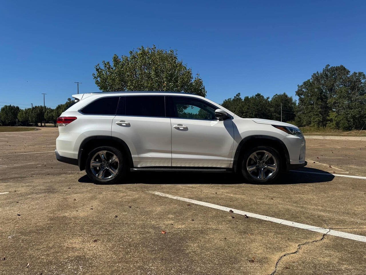 Used 2019 Toyota Highlander Limited Platinum FWD image 9