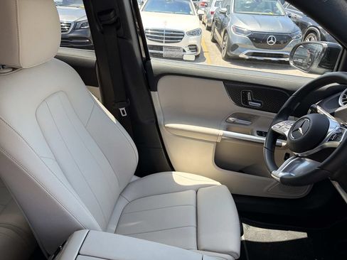 Used 2025 Mercedes-Benz GLA 250 image 11