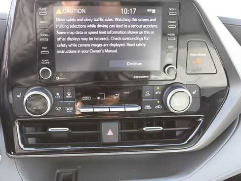 Used 2022 Toyota Highlander XLE image 14