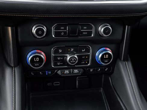 Used 2023 GMC Yukon AT4 w/ AT4 Premium Package AWD/4WD image 30