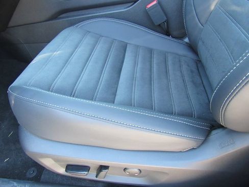 New 2025 Mitsubishi Outlander SE image 13