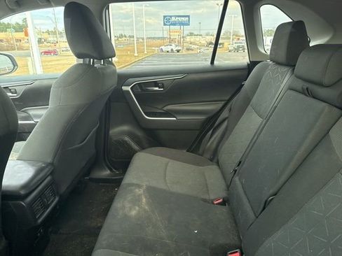 Used 2020 Toyota RAV4 XLE w/ Carpet Mat Package image 7