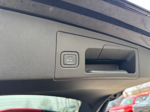 Certified 2025 Cadillac XT5 Luxury w/ LPO, Floor Liner Package image 39