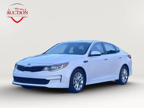 Used 2018 Kia Optima LX w/ 17" Alloy Wheels Package FWD image 1