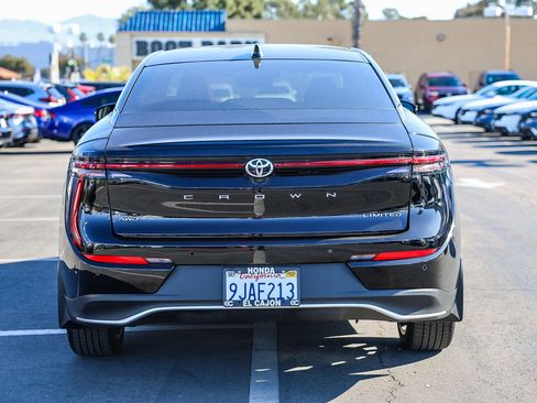 Used 2023 Toyota Crown Limited image 26