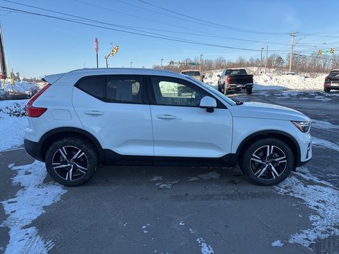 Used 2023 Volvo XC40 B5 Core w/ Protection Package Premier image 5
