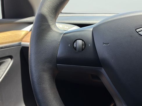 Used 2023 Tesla Model Y Long Range AWD/4WD image 25