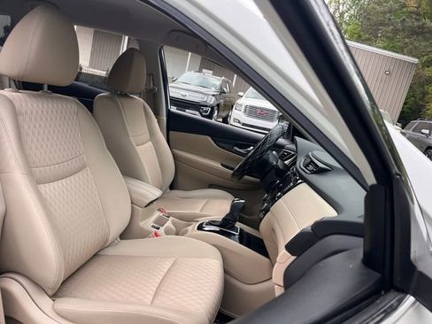 Used 2020 Nissan Rogue SV image 29