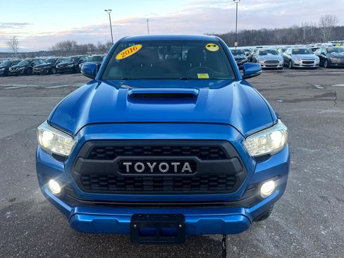 Used 2016 Toyota Tacoma SR5 image 2