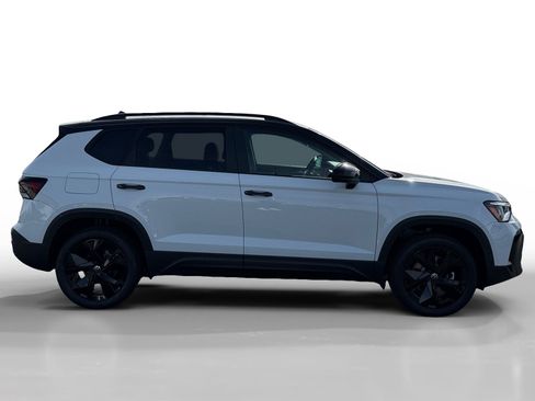 New 2026 Volkswagen Taos SE FWD image 6