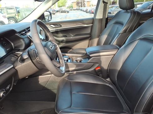 Certified 2024 Jeep Grand Cherokee L Limited AWD/4WD image 9