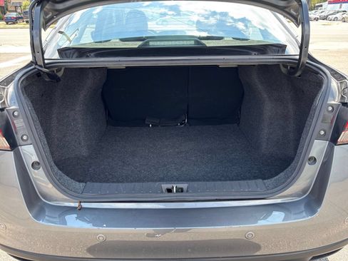 Used 2025 Nissan Versa SV FWD image 29