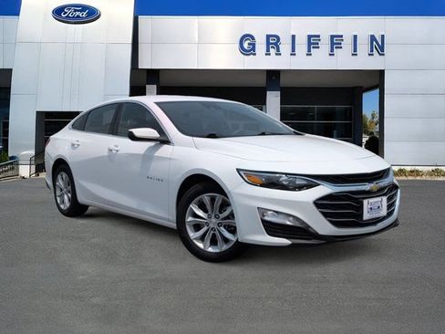 Used 2025 Chevrolet Malibu LT FWD image 2