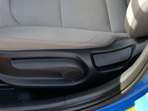 Used 2017 Hyundai Elantra SE FWD image 19