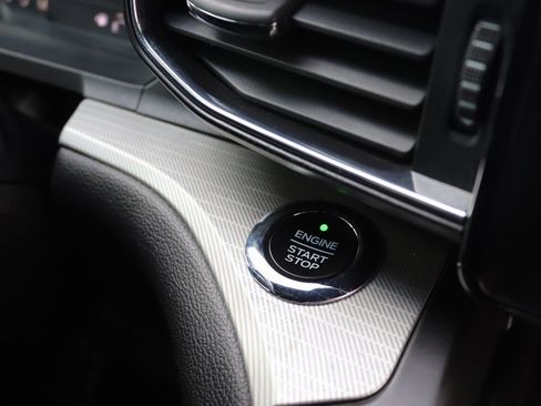 Used 2020 Ford Explorer XLT w/ Equipment Group 202A image 16